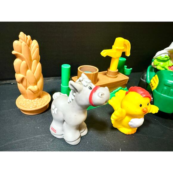 Fisher Price Little People Mini Farm Animals Tractor Wagon Corn Farmer water - Picture 2 of 6
